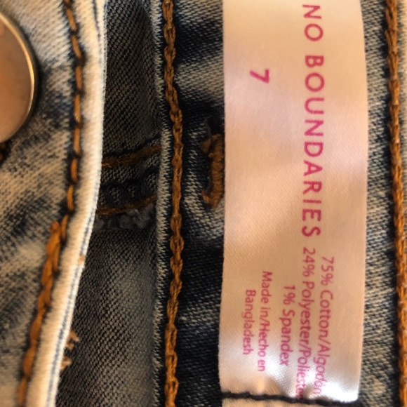 Junior size 7 Jean shorts - Picture 3 of 3